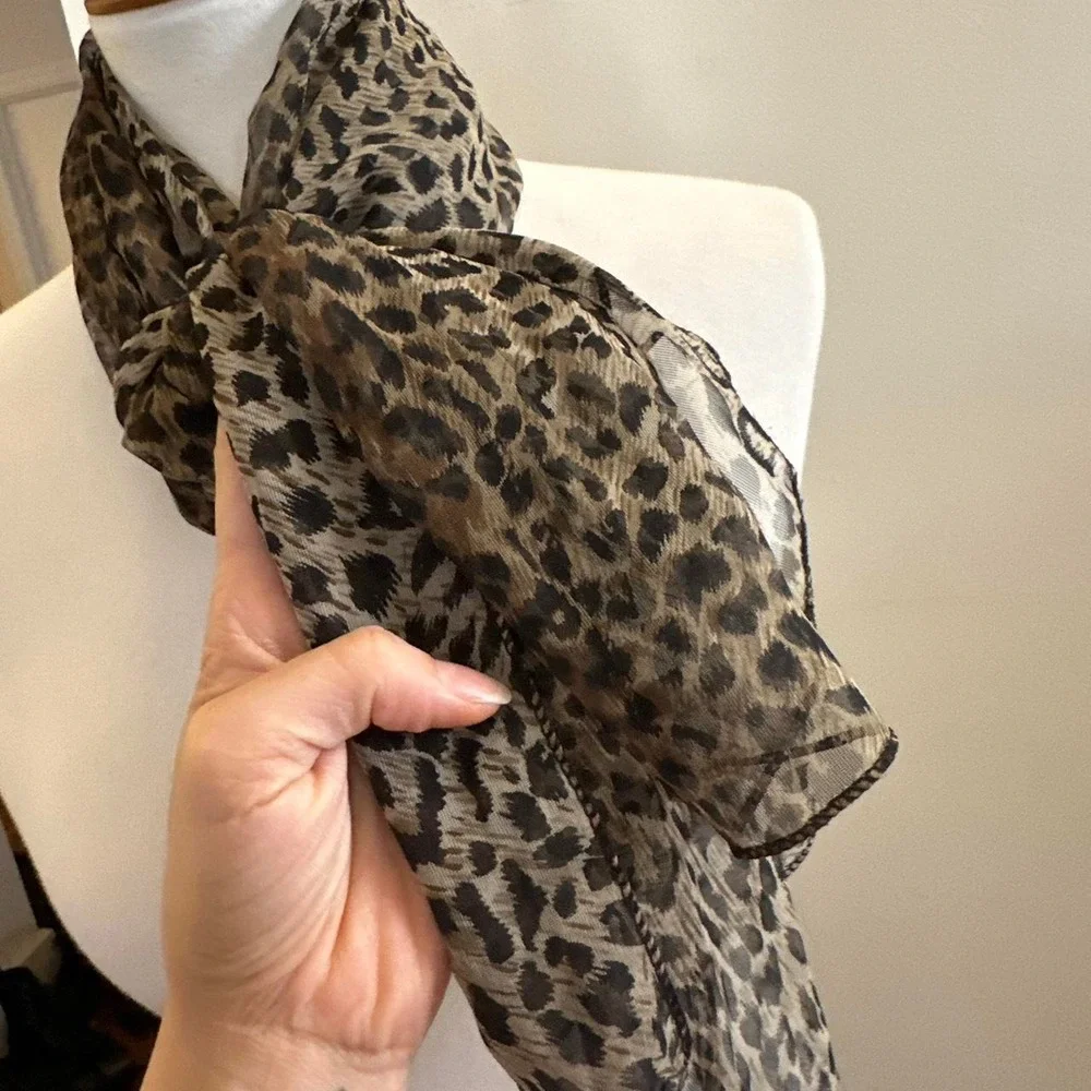Super cute animal print scarf 💘